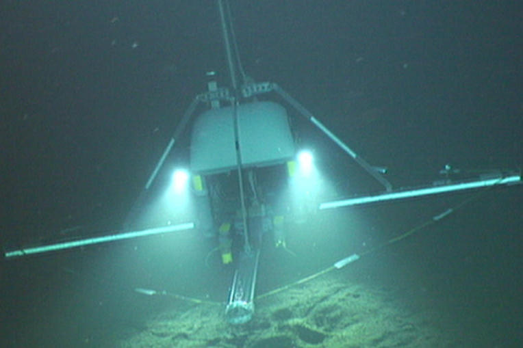 海底鉱物資源の探査システム